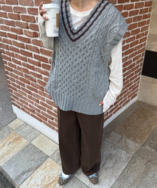 WILLOW（ウィロー）の「【willow】チルデンニットベスト（ベスト・レディース・グレー/オフホワイト・ONE SIZE）」の13枚目の写真