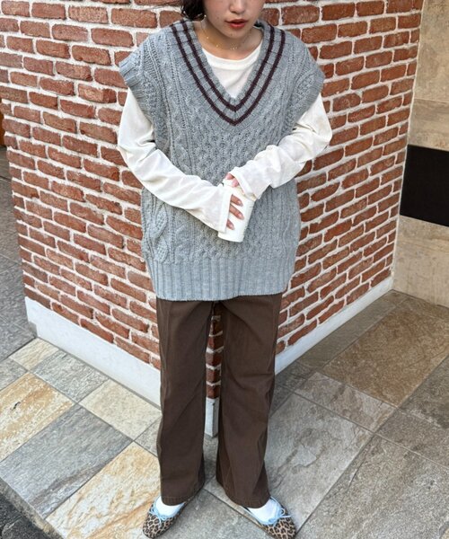 WILLOW（ウィロー）の「【willow】チルデンニットベスト（ベスト・レディース・グレー/オフホワイト・ONE SIZE）」の11枚目の写真