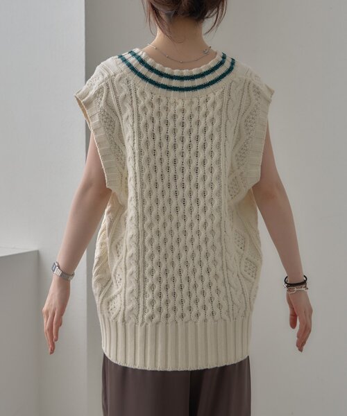 WILLOW（ウィロー）の「【willow】チルデンニットベスト（ベスト・レディース・グレー/オフホワイト・ONE SIZE）」の17枚目の写真