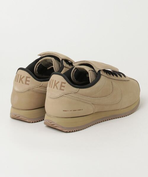 NIKE(ナイキ)の「NIKE CORTEZ LTR SE ナイキ コルテッツ レザー SE(スニーカー・メンズ・ベージュ・27.5cm/28.5cm/26cm/26.5cm/27cm/28cm/29cm)」の3枚目の写真