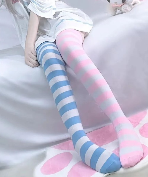 Mayree(メイリー)の「【urge select】ボーダー カラー ニーハイソックス【8色展開】(ソックス/靴下・レディース・その他6/その他4/その他7/その他8/その他1/その他2/その他3/その他5・FREE)」の5枚目の写真