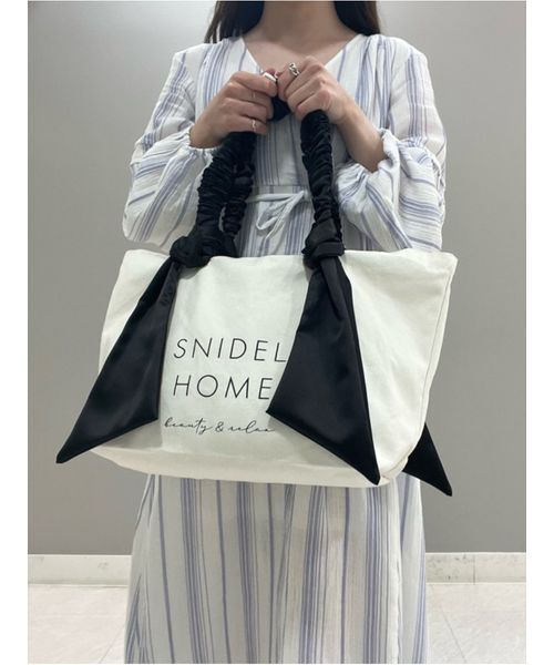 SNIDEL HOME(スナイデルホーム)の「オーガニックキャンバストート -BIG-(トートバッグ・レディース・ブラック/ピンクベージュ/ベージュ・F)」の7枚目の写真