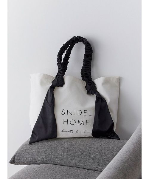 SNIDEL HOME(スナイデルホーム)の「オーガニックキャンバストート -BIG-(トートバッグ・レディース・ブラック/ピンクベージュ/ベージュ・F)」の4枚目の写真