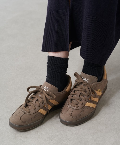 COLLAGE GALLARDAGALANTE(コラージュガリャルダガランテ)の「adidas/GAZELLE INDOOR(スニーカー・レディース・ダークブラウン・23.5cm/24cm/24.5cm)」の4枚目の写真