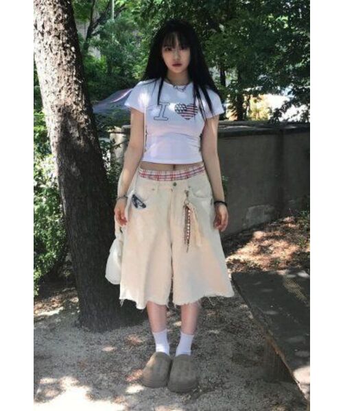 ROCKCAKE(ロックケーキ)の「Diamond Punching Bermuda Pants - Beige(その他パンツ・レディース・その他・SMALL/MEDIUM)」の5枚目の写真