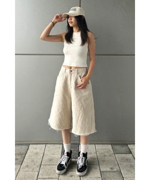 ROCKCAKE(ロックケーキ)の「Diamond Punching Bermuda Pants - Beige(その他パンツ・レディース・その他・SMALL/MEDIUM)」の3枚目の写真