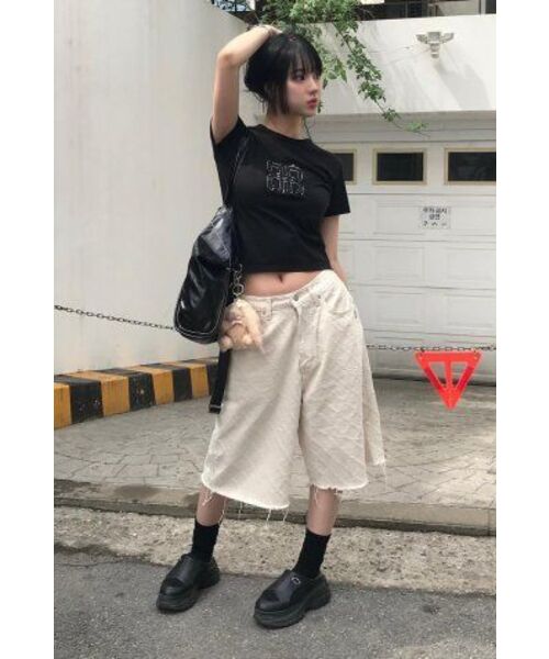 ROCKCAKE(ロックケーキ)の「Diamond Punching Bermuda Pants - Beige(その他パンツ・レディース・その他・SMALL/MEDIUM)」の2枚目の写真