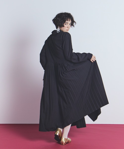 manana suerte(マニャーナスエルテ)の「アシンメトリープリーツワンピース(ワンピース・レディース・ブラック/ブルー・FREE)」の7枚目の写真