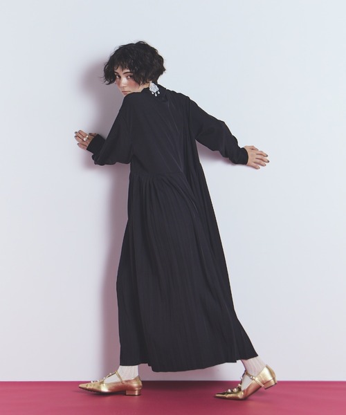 manana suerte(マニャーナスエルテ)の「アシンメトリープリーツワンピース(ワンピース・レディース・ブラック/ブルー・FREE)」の16枚目の写真