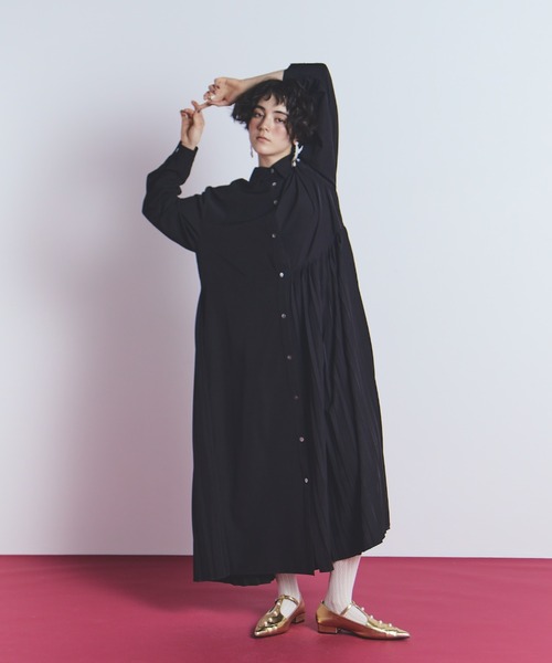 manana suerte(マニャーナスエルテ)の「アシンメトリープリーツワンピース(ワンピース・レディース・ブラック/ブルー・FREE)」の14枚目の写真