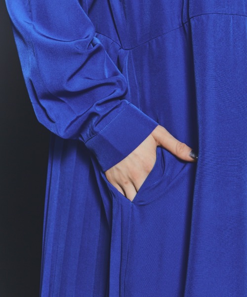manana suerte(マニャーナスエルテ)の「アシンメトリープリーツワンピース(ワンピース・レディース・ブラック/ブルー・FREE)」の22枚目の写真