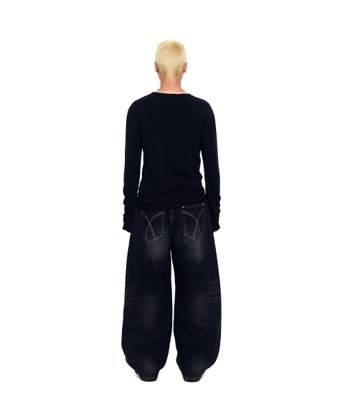 AAKAM(アーカム)の「Layered Long Sleeve (Black)(Tシャツ/カットソー・レディース・その他・1/2)」の4枚目の写真