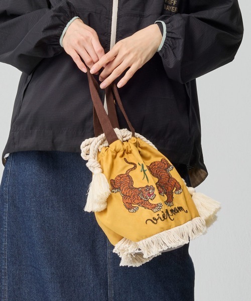 KRIFF MAYER Lady's Collection(クリフメイヤーレディースコレクション)の「スーベニア巾着バッグ(ショルダーバッグ・メンズ・オリーブ/ブラック/アイボリー/ブルー/ブラウン/イエロー・FREE)」の6枚目の写真