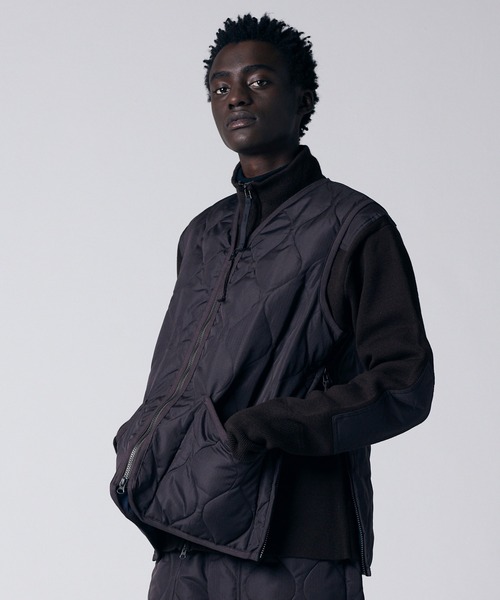 TAION（タイオン）の「【TAION(タイオン)】〈ユニセックス〉ミリタリー Vネックジップ ダウンベスト（ダウンベスト・メンズ・ブラック/ダークネイビー/チャコールグレー/ダークグリーン系5/ダークオリーブ/ブラウン系その他5/オリーブ/チョコ・L/M/S/XS/2XL/XL）」の3枚目の写真