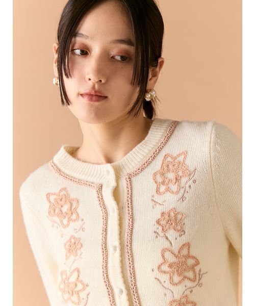 LILY BROWN(リリーブラウン)の「フラワーモチーフカーディガン(カーディガン/ボレロ・レディース・ネイビー/ブルー/アイボリー・F)」の9枚目の写真
