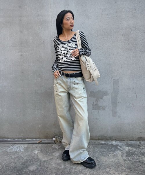 WHO'S WHO gallery（フーズフーギャラリー）の「【WEB限定】STUDDED FAUX LEATHER BOSTON BAG（ボストンバッグ・レディース・アイボリー/ブラック/ダークブラウン/サックスブルー・FREE）」の8枚目の写真