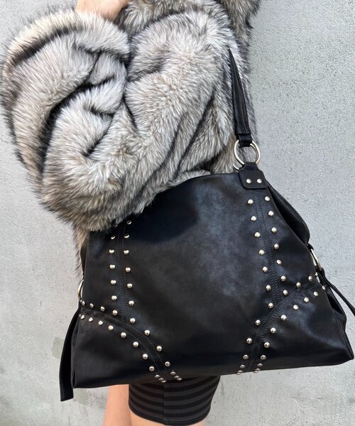 WHO'S WHO gallery（フーズフーギャラリー）の「【WEB限定】STUDDED FAUX LEATHER BOSTON BAG（ボストンバッグ・レディース・アイボリー/ブラック/ダークブラウン/サックスブルー・FREE）」の13枚目の写真