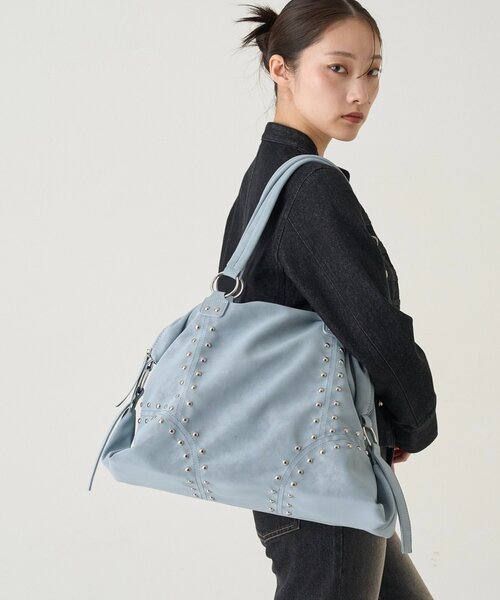 WHO'S WHO gallery（フーズフーギャラリー）の「【WEB限定】STUDDED FAUX LEATHER BOSTON BAG（ボストンバッグ・レディース・アイボリー/ブラック/ダークブラウン/サックスブルー・FREE）」の15枚目の写真