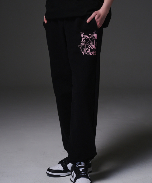 KENDA(ケンダ)の「ROUGH SKETCH TRAINING PANTS (BLACK)(スウェットパンツ・レディース・ブラック・SMALL/MEDIUM)」の2枚目の写真