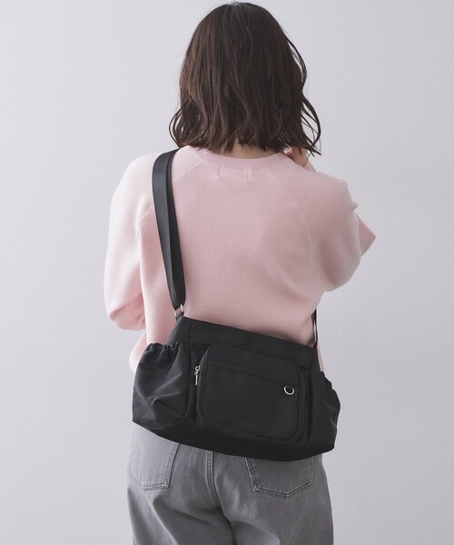 OPAQUE.CLIP（オペークドットクリップ）の「フロントポケット3層デザインショルダーバッグ【マルチポケット】（ショルダーバッグ・レディース・ベージュ/グレー/ブラック・00）」の2枚目の写真