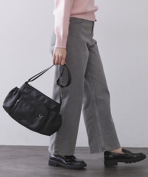 OPAQUE.CLIP（オペークドットクリップ）の「フロントポケット3層デザインショルダーバッグ【マルチポケット】（ショルダーバッグ・レディース・ベージュ/グレー/ブラック・00）」の6枚目の写真