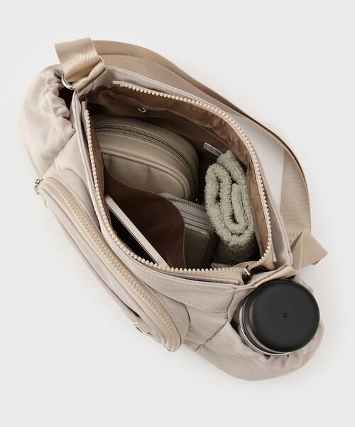 OPAQUE.CLIP（オペークドットクリップ）の「フロントポケット3層デザインショルダーバッグ【マルチポケット】（ショルダーバッグ・レディース・ベージュ/グレー/ブラック・00）」の19枚目の写真