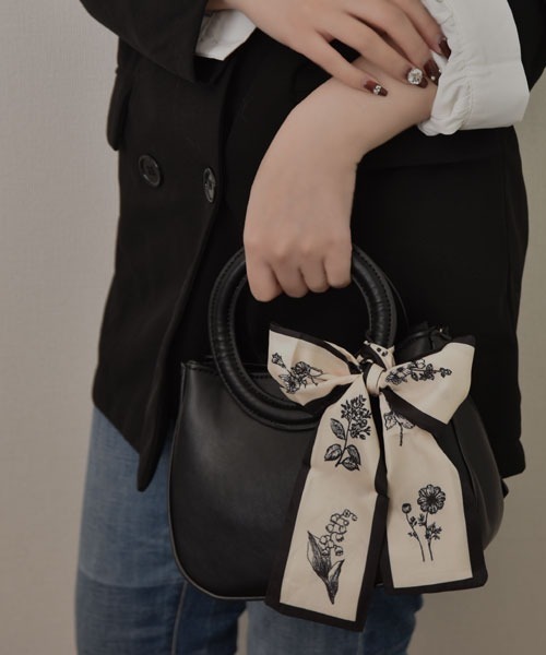 TONE SELECT GOODS（トーンセレクトグッズ）の「【resonance】花柄 モノトーン スカーフリボン【マルチウェイ/ロングタイプ】（バンダナ/スカーフ・レディース・その他・FREE）」の3枚目の写真