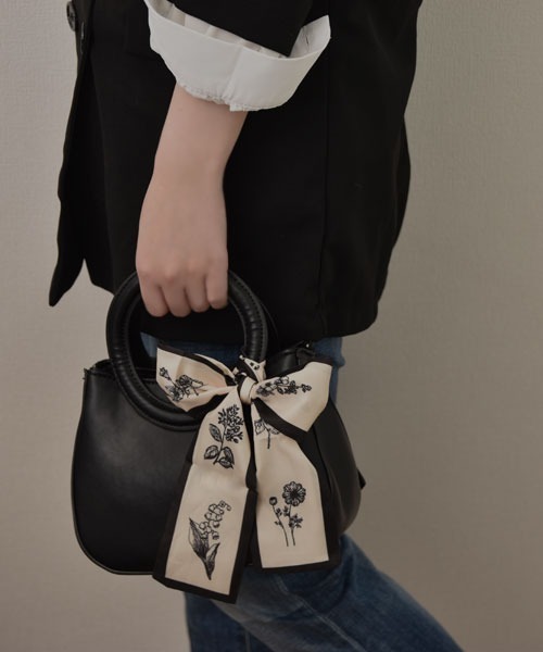 TONE SELECT GOODS（トーンセレクトグッズ）の「【resonance】花柄 モノトーン スカーフリボン【マルチウェイ/ロングタイプ】（バンダナ/スカーフ・レディース・その他・FREE）」の4枚目の写真