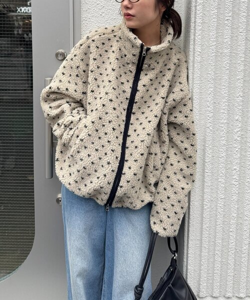 DISCOAT（ディスコート）の「【umm.】WEB限定パイピングボアジャケット（ブルゾン・レディース・グレイッシュベージュ/ベージュ/チャコールグレー・FREE）」の18枚目の写真