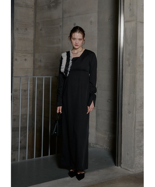 LE'RURE(リルアー)の「Shoulder frill I line dress(ドレス・レディース・ブラウン/ブラック・SMALL/MEDIUM/TALL)」の4枚目の写真