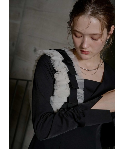 LE'RURE(リルアー)の「Shoulder frill I line dress(ドレス・レディース・ブラウン/ブラック・SMALL/MEDIUM/TALL)」の7枚目の写真