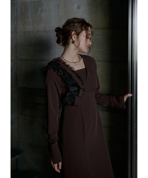 LE'RURE(リルアー)の「Shoulder frill I line dress(ドレス・レディース・ブラウン/ブラック・SMALL/MEDIUM/TALL)」の12枚目の写真