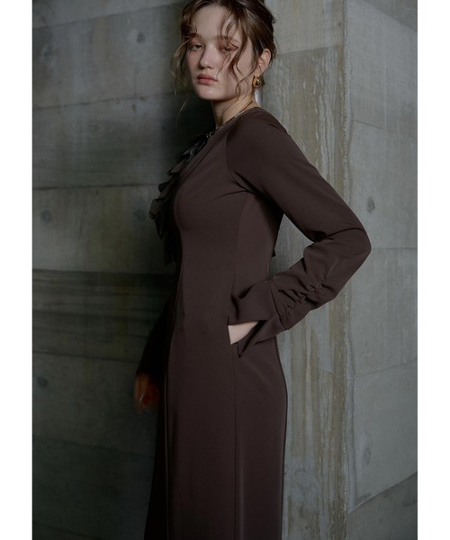 LE'RURE(リルアー)の「Shoulder frill I line dress(ドレス・レディース・ブラウン/ブラック・SMALL/MEDIUM/TALL)」の13枚目の写真