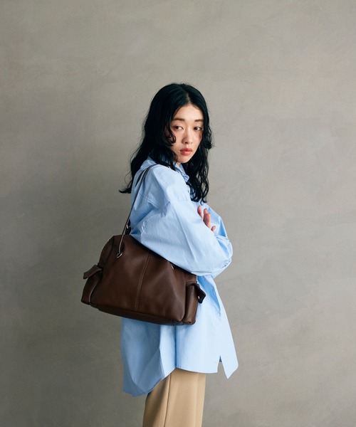 Lutim by u(ルチバイユー)の「サイドポケットダブルハンドルボストンバッグ(ボストンバッグ・レディース・ブラウン/ブラック・FREE)」の22枚目の写真
