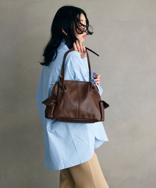 Lutim by u(ルチバイユー)の「サイドポケットダブルハンドルボストンバッグ(ボストンバッグ・レディース・ブラウン/ブラック・FREE)」の20枚目の写真
