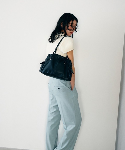 Lutim by u(ルチバイユー)の「サイドポケットダブルハンドルボストンバッグ(ボストンバッグ・レディース・ブラウン/ブラック・FREE)」の11枚目の写真