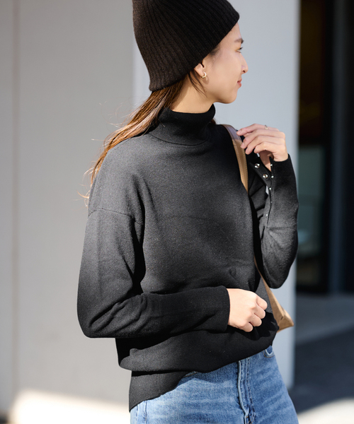 FRAMeWORK（フレームワーク）の「≪追加≫ハトメ付き天竺タートルネック（ニット/セーター・レディース・ブラック/チャコールグレー/レッド・FREE）」の15枚目の写真