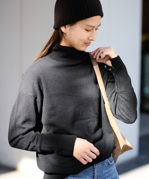 FRAMeWORK（フレームワーク）の「≪追加≫ハトメ付き天竺タートルネック（ニット/セーター・レディース・ブラック/チャコールグレー/レッド・FREE）」の17枚目の写真