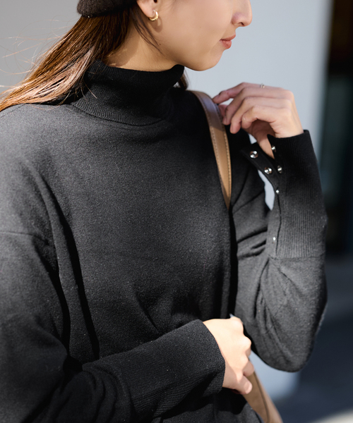 FRAMeWORK（フレームワーク）の「≪追加≫ハトメ付き天竺タートルネック（ニット/セーター・レディース・ブラック/チャコールグレー/レッド・FREE）」の18枚目の写真