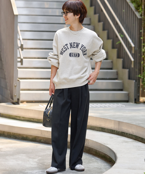 JOURNAL STANDARD relume（ジャーナルスタンダード　レリューム）の「《WEB限定追加2》ヴィンテージライクカレッジロゴスウェット（スウェット・レディース・ベージュ/アイボリー・FREE）」の4枚目の写真