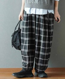 THREE FIFTY STANDARD（スリーフィフティースタンダード）の「ＴＨＲＥＥ　ＦＩＦＴＹ　ＳＴＡＮＤＡＲＤ　金子敦子さんと作ったチェックのわくわくズボン〈ブラック〉（その他パンツ）」