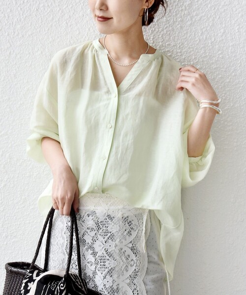 SHIPS（シップス）の「【実力派ベーシック】〈手洗い可能〉IMPERIAL LINEN 混 バンドカラー スキッパー シャツ（シャツ/ブラウス・レディース・ネイビー/ミント/オフホワイト/ブラウン・ONE SIZE）」の4枚目の写真
