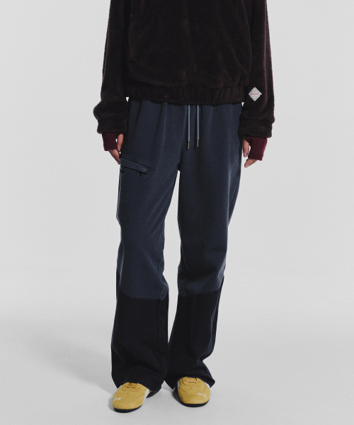 MENASOO(ミナス)の「Pocket Point Cotton Track Pants_Charcoal(その他パンツ・レディース・チャコール・1/2)」の11枚目の写真