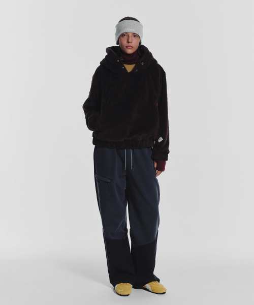 MENASOO(ミナス)の「Pocket Point Cotton Track Pants_Charcoal(その他パンツ・レディース・チャコール・1/2)」の2枚目の写真