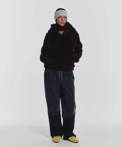 MENASOO(ミナス)の「Pocket Point Cotton Track Pants_Charcoal(その他パンツ・レディース・チャコール・1/2)」の3枚目の写真