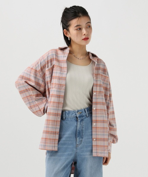 BAYFLOW（ベイフロー）の「Feels FLOWチェックシャツ（シャツ/ブラウス・レディース・イエロー/チャコールグレー/オフホワイト/オレンジ・FREE）」の4枚目の写真