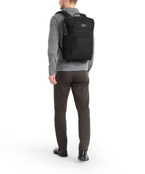 TUMI（トゥミ）の「TUMI ALPHA（アルファ） ラージ・17インチ・エクスパンダブル・バックパック（A4/PC17インチまで対応）（バックパック/リュック・メンズ・ブラック・FREE）」の9枚目の写真