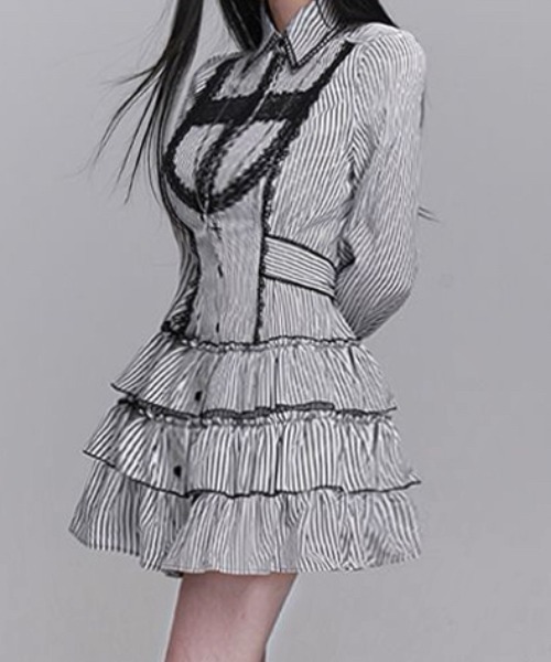 ViViDAY(ビビデー)の「フロントレースデザイン ボーダー柄フリルワンピース(ワンピース・レディース・ホワイト×ブラック・M)」の4枚目の写真