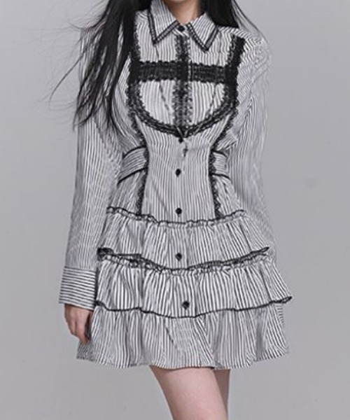 ViViDAY(ビビデー)の「フロントレースデザイン ボーダー柄フリルワンピース(ワンピース・レディース・ホワイト×ブラック・M)」の2枚目の写真