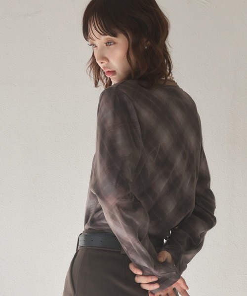 Nadana（ナダナ）の「シアーチェックトップス（Tシャツ/カットソー・レディース・ブラウン/グレー・FREE）」の6枚目の写真